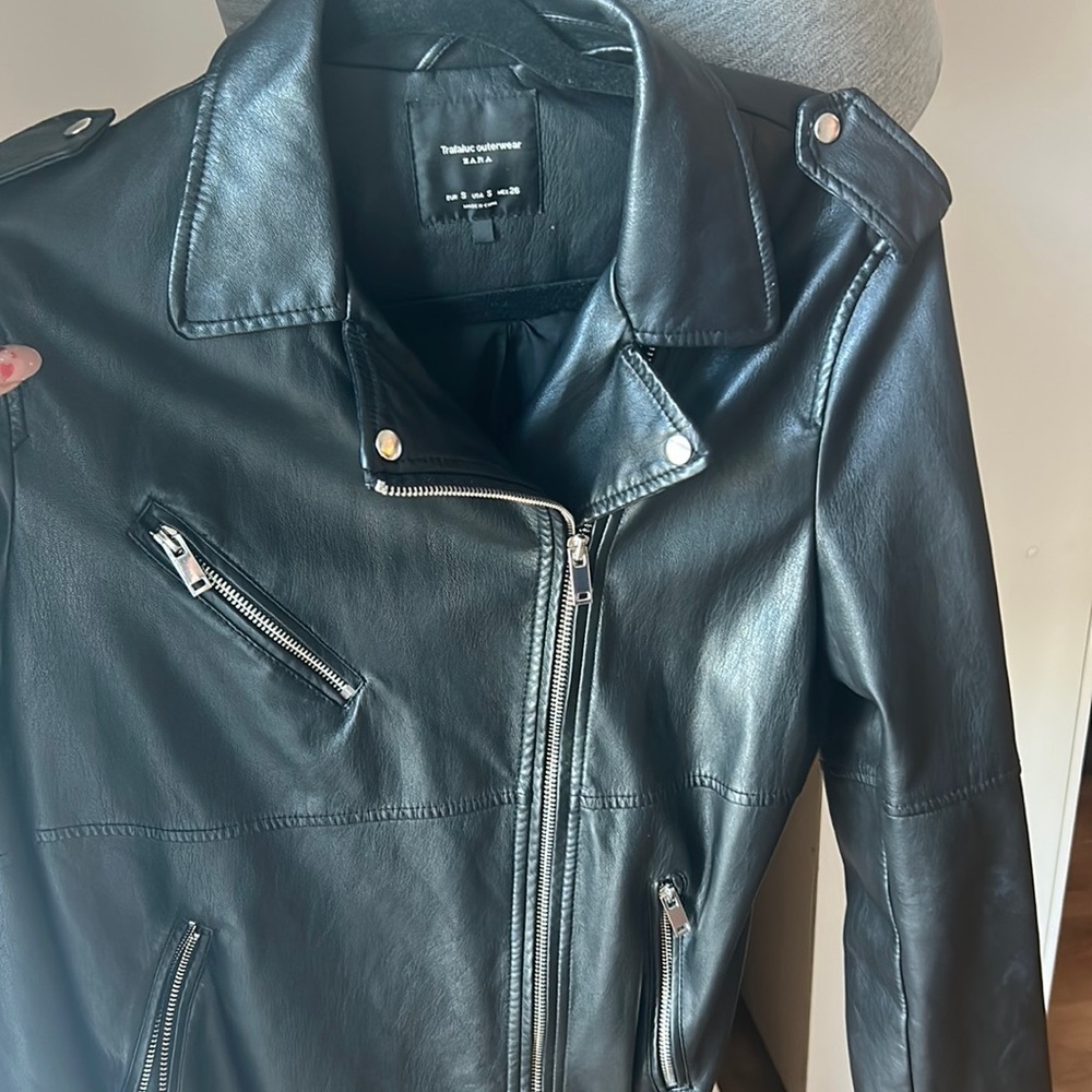 ZARA "GIRLS RULE " BLACK FAUX LEATHER OVERSIZED BIKER JACKET size small
